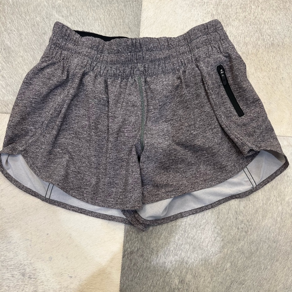 Lululemon women’s hotty hot short 4”